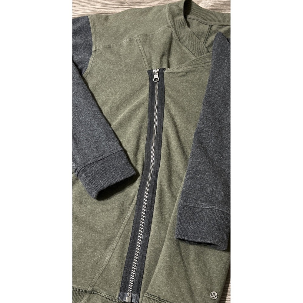 Lululemon Women's Mula Bundle Wrap Jacket SZ 4 Heathered Fatigue Green/Dark Gray